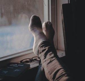 keep feet warm Raynaud's disease